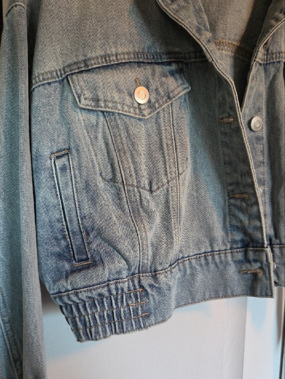 Light Blue Cropped Denim Jacket - Picture 3 of 4